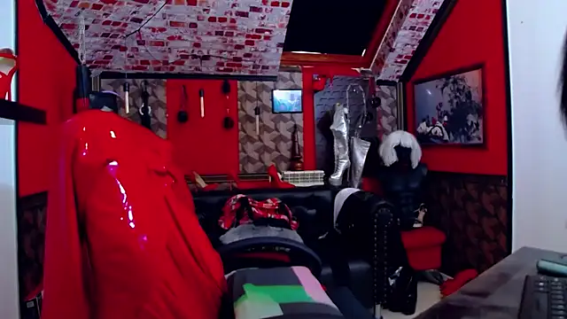 DommeBellatrix online show from September 18, 2025, 6:05 am