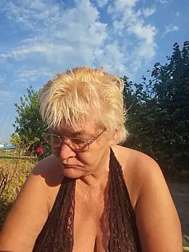 Snapshot of milfchantal4 chatting on June 28, 2026, 5:25 am milfchantal4 online show from June 28, 2026, 5:25 am