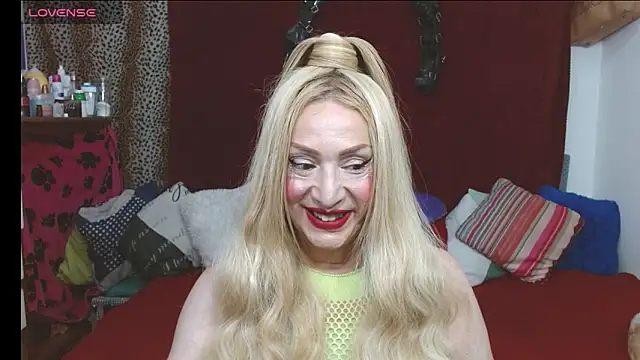 Snapshot of elena_evans chatting on June 11, 2026, 6:27 pm elena evans online show from June 11, 2026, 6:27 pm