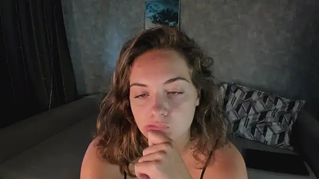 KristinaLoison online show from September 9, 2025, 11:30 am