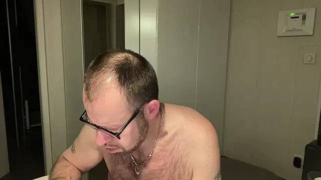 FABIOGLASSES online show from February 8, 2026, 1:47 am