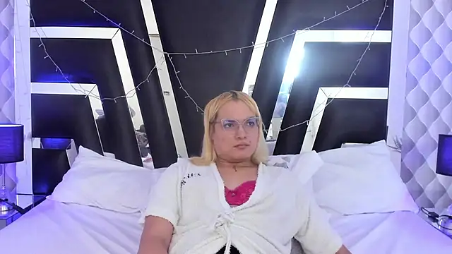 Snapshot of katya_kozlov chatting on November 13, 2025, 2:15 am katya kozlov online show from November 13, 2025, 2:15 am