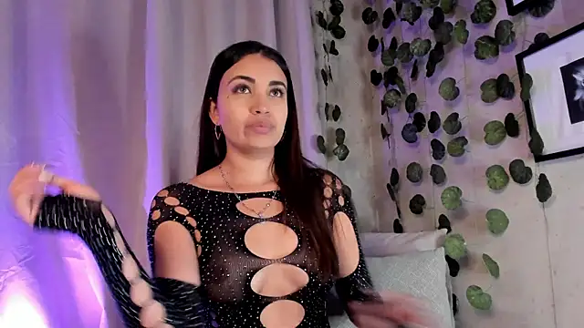 aisha es online show from March 3, 2025, 3:22 pm