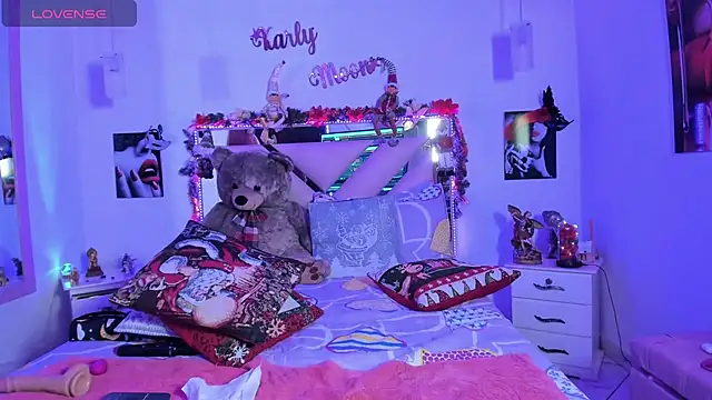 Karly moon online show from December 18, 2024, 6:32 am