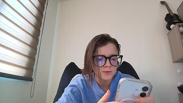 Snapshot of Arya_starrk chatting on February 25, 2026, 3:45 pm Arya starrk online show from February 25, 2026, 3:45 pm