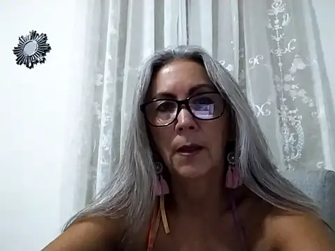 Snapshot of EvaRobinson chatting on July 30, 2026, 2:43 am EvaRobinson online show from July 30, 2026, 2:43 am