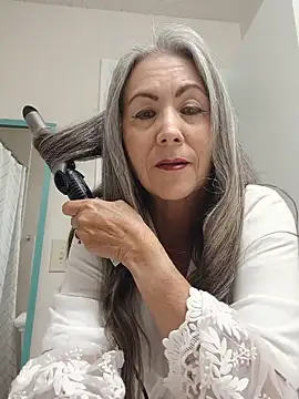 Snapshot of EvaRobinson chatting on May 29, 2026, 4:57 pm EvaRobinson online show from May 29, 2026, 4:57 pm