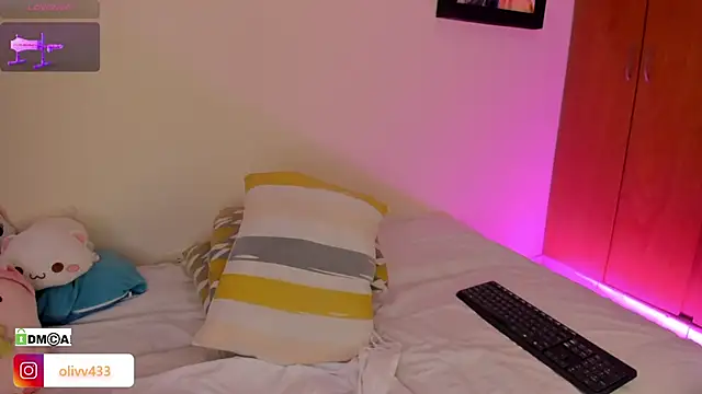 olivia  s online show from October 19, 2025, 3:42 am