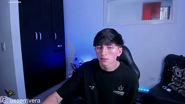 Snapshot of Thomass_clark chatting on March 21, 2025, 8:18 pm Thomass clark online show from March 21, 2025, 8:18 pm