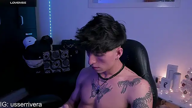 Snapshot of Thomass_clark chatting on December 29, 2024, 4:27 am Thomass clark online show from December 29, 2024, 4:27 am