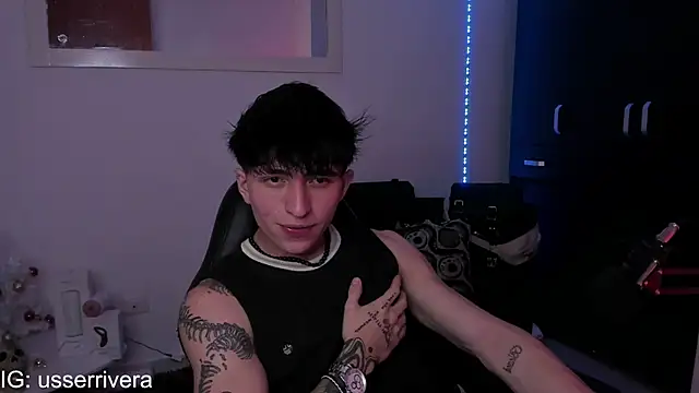 Snapshot of Thomass_clark chatting on December 14, 2024, 2:11 am Thomass clark online show from December 14, 2024, 2:11 am