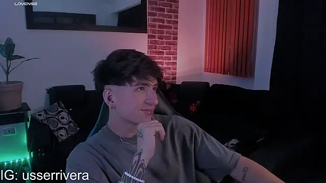 Snapshot of Thomass_clark chatting on September 13, 2025, 2:11 am Thomass clark online show from September 13, 2025, 2:11 am