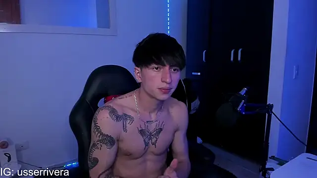 Snapshot of Thomass_clark chatting on December 15, 2024, 2:08 am Thomass clark online show from December 15, 2024, 2:08 am