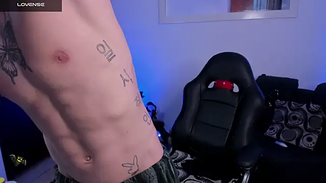 Snapshot of Thomass_clark chatting on February 2, 2025, 10:39 pm Thomass clark online show from February 2, 2025, 10:39 pm