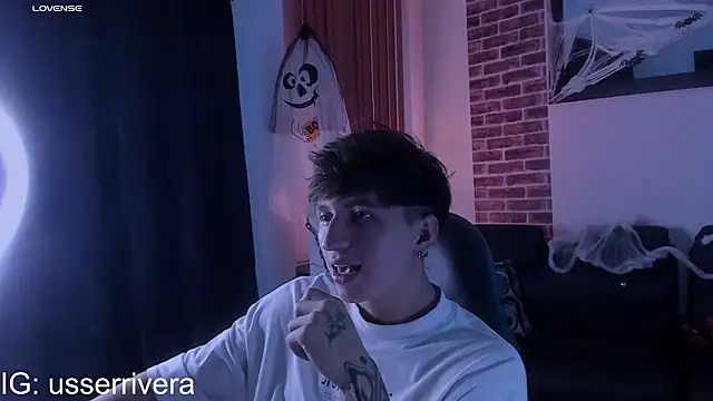 Snapshot of Thomass_clark chatting on October 11, 2025, 2:56 am Thomass clark online show from October 11, 2025, 2:56 am