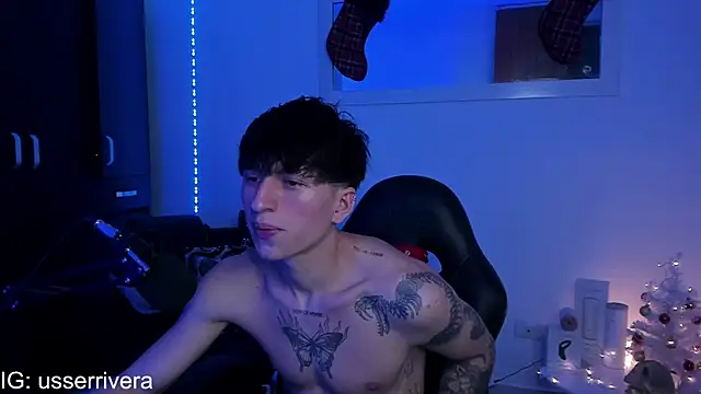 Snapshot of Thomass_clark chatting on December 20, 2024, 2:08 am Thomass clark online show from December 20, 2024, 2:08 am