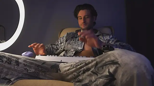 Keen   Luckystrike online show from March 8, 2025, 5:28 am