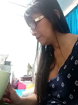 kelly dirty  online show from April 23, 2026, 12:51 pm