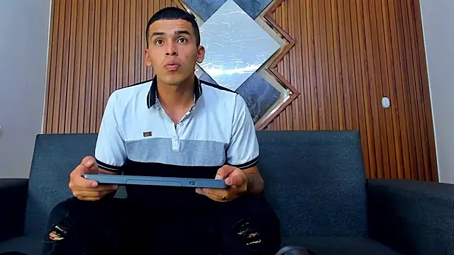 Snapshot of yeckodream chatting on March 7, 2025, 4:13 am yeckodream online show from March 7, 2025, 4:13 am