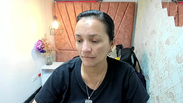 MarilynMiilf  online show from December 4, 2025, 7:35 pm