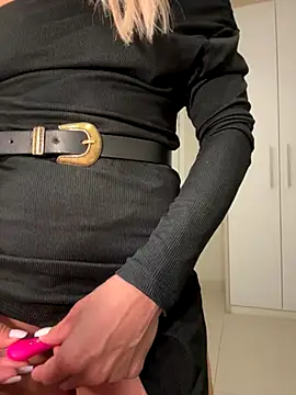 AliceStone19 online show from October 17, 2025, 5:04 pm