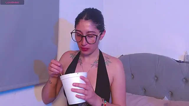 Red-moon1 online show from October 8, 2025, 3:52 am