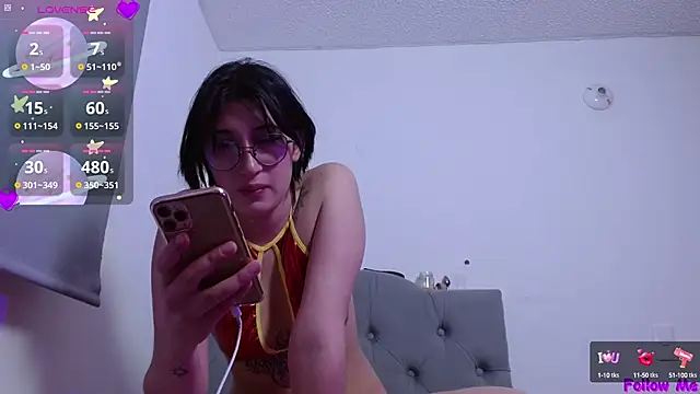 Red-moon1 online show from March 12, 2025, 5:38 pm