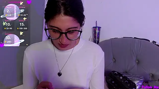 Red-moon1 online show from October 17, 2025, 4:27 am