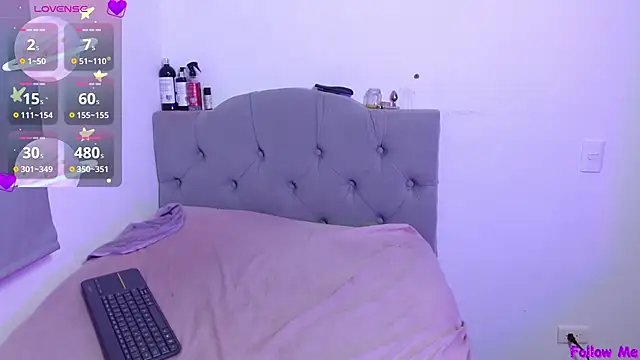 Red-moon1 online show from March 12, 2025, 2:34 pm