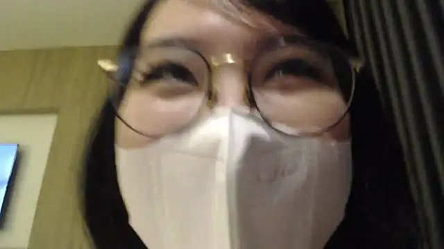 Onee-Chew online show from October 11, 2025, 3:07 am