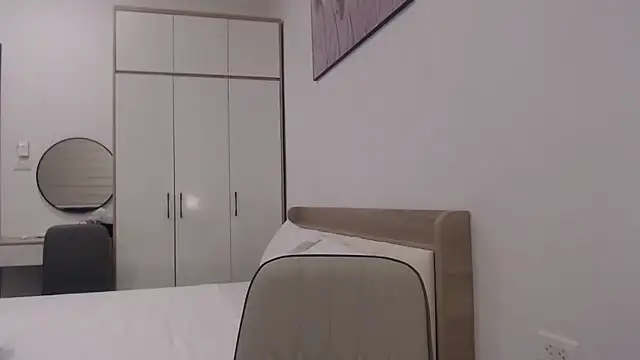 Onee-Chew online show from November 11, 2025, 2:39 am