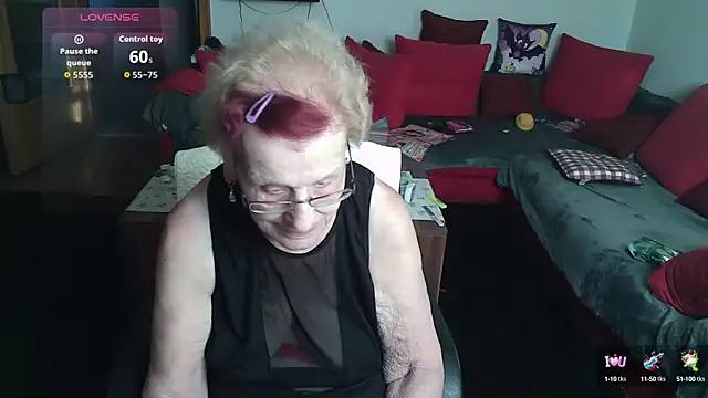 HeisseomaOriginal online show from October 1, 2025, 7:13 am