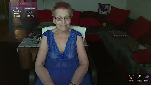 HeisseomaOriginal online show from November 26, 2025, 8:14 am