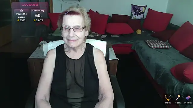 HeisseomaOriginal online show from November 11, 2025, 8:09 am