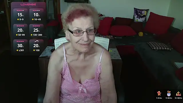 HeisseomaOriginal online show from December 15, 2025, 8:20 am