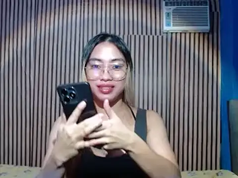 ladybigmeatXX online show from December 13, 2024, 7:25 am