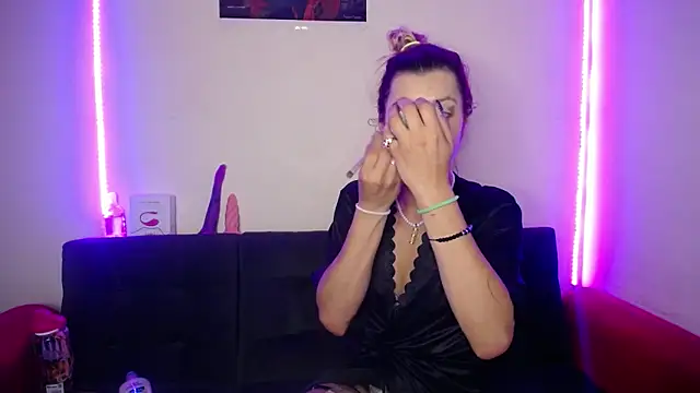 yuliana 19 online show from March 10, 2026, 8:51 am