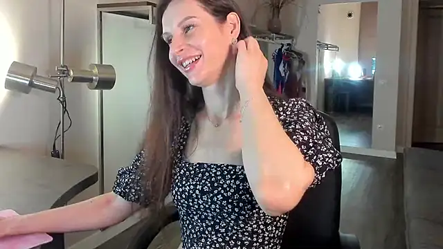Mila Anders online show from June 25, 2026, 5:12 am