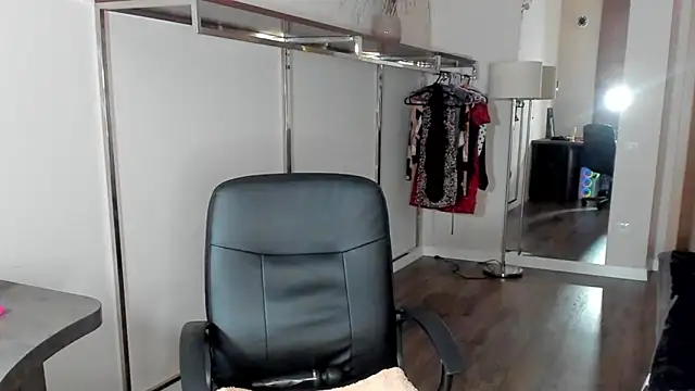 Mila Anders online show from February 20, 2026, 6:26 am