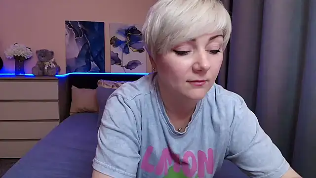 BlondPearl online show from July 16, 2026, 8:39 pm