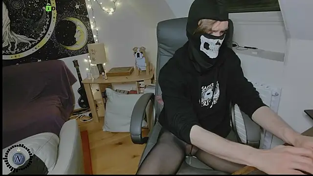 Nyl0nnickb0y online show from December 1, 2025, 9:15 pm