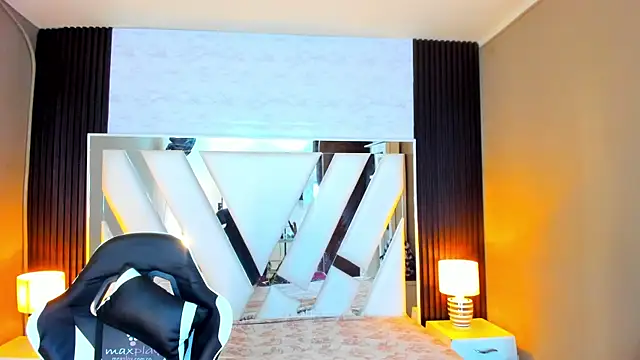 Linda4Petite online show from October 22, 2025, 6:18 pm