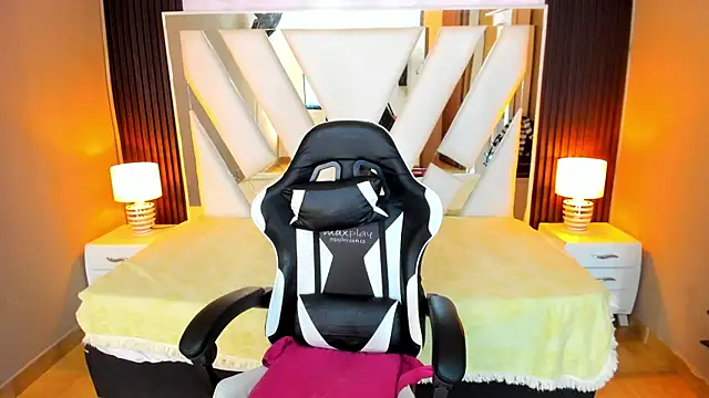 Linda4Petite online show from December 3, 2025, 6:29 pm