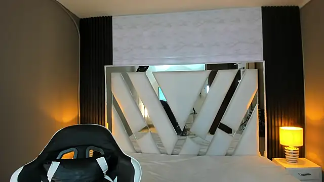 Linda4Petite online show from December 16, 2025, 6:23 pm