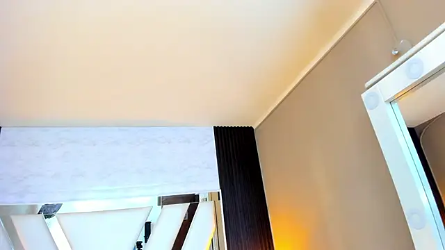 Linda4Petite online show from November 29, 2025, 5:57 pm