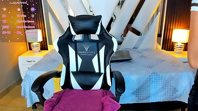 Linda4Petite online show from September 20, 2025, 6:24 pm