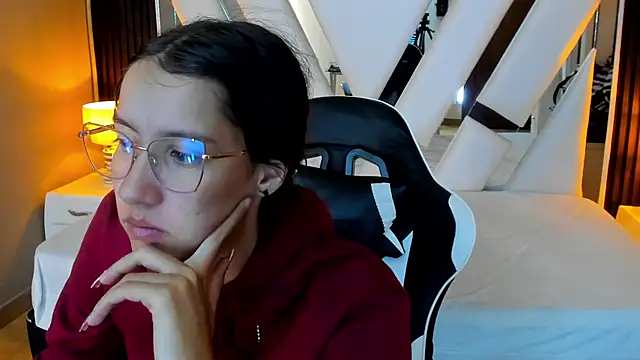 Linda4Petite online show from November 30, 2025, 1:23 pm