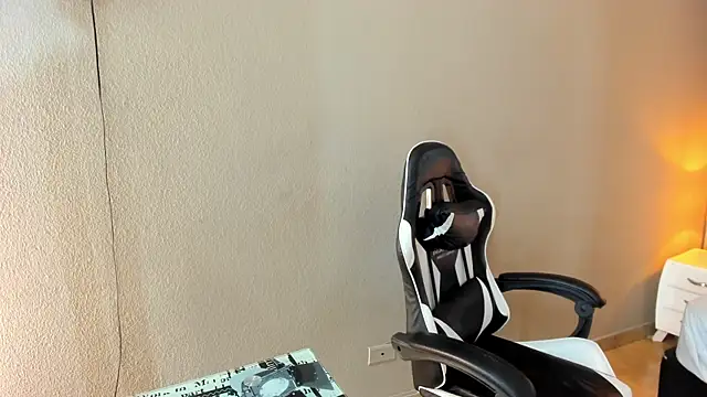 Linda4Petite online show from February 20, 2026, 6:21 pm