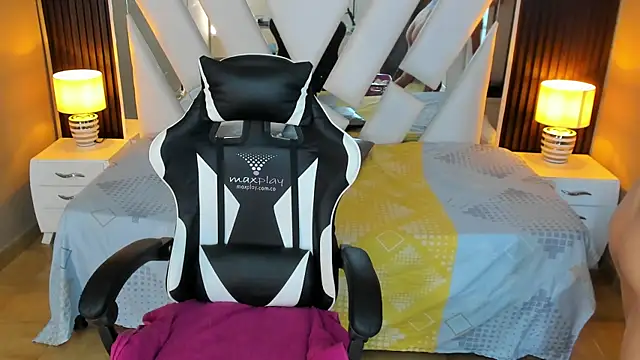 Linda4Petite online show from September 16, 2025, 6:31 pm