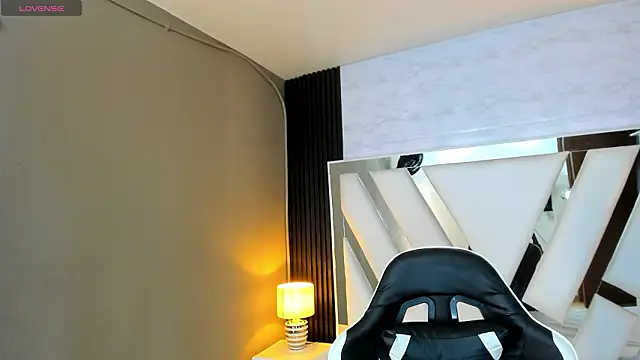 Linda4Petite online show from February 13, 2026, 6:08 pm